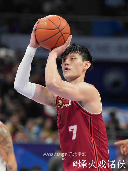 续约谈判失败,曾凡博最佳选择是先打NBL,然后再回CBA 续约谈判失败,曾凡博最佳选择是先打NBL,然后再回CBA