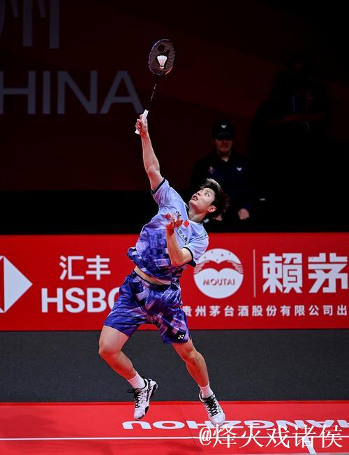 世界羽联总决赛：石宇奇两局完胜昆拉武特晋级决赛