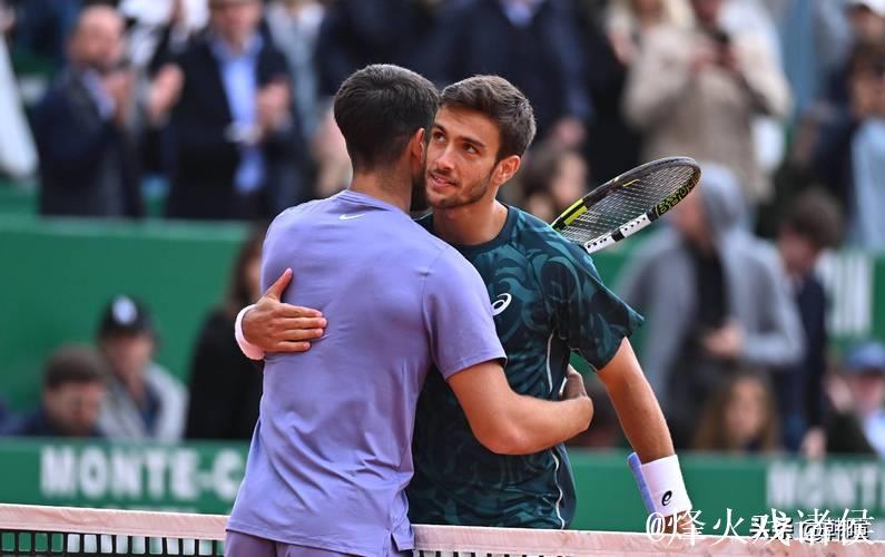 阿尔卡拉斯2-1力克弗里茨 总决赛小组赛喜获两连胜 阿尔卡拉斯2-1力克弗里茨 总决赛小组赛喜获两连胜